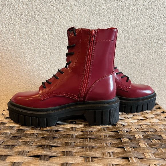 ❌SOLD❌NWOT Guess Dark Red Combat Boots size 8.5W - Picture 6 of 9